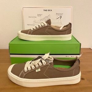 *NIB* Cariuma OCA Low Sand Canvas Sneaker